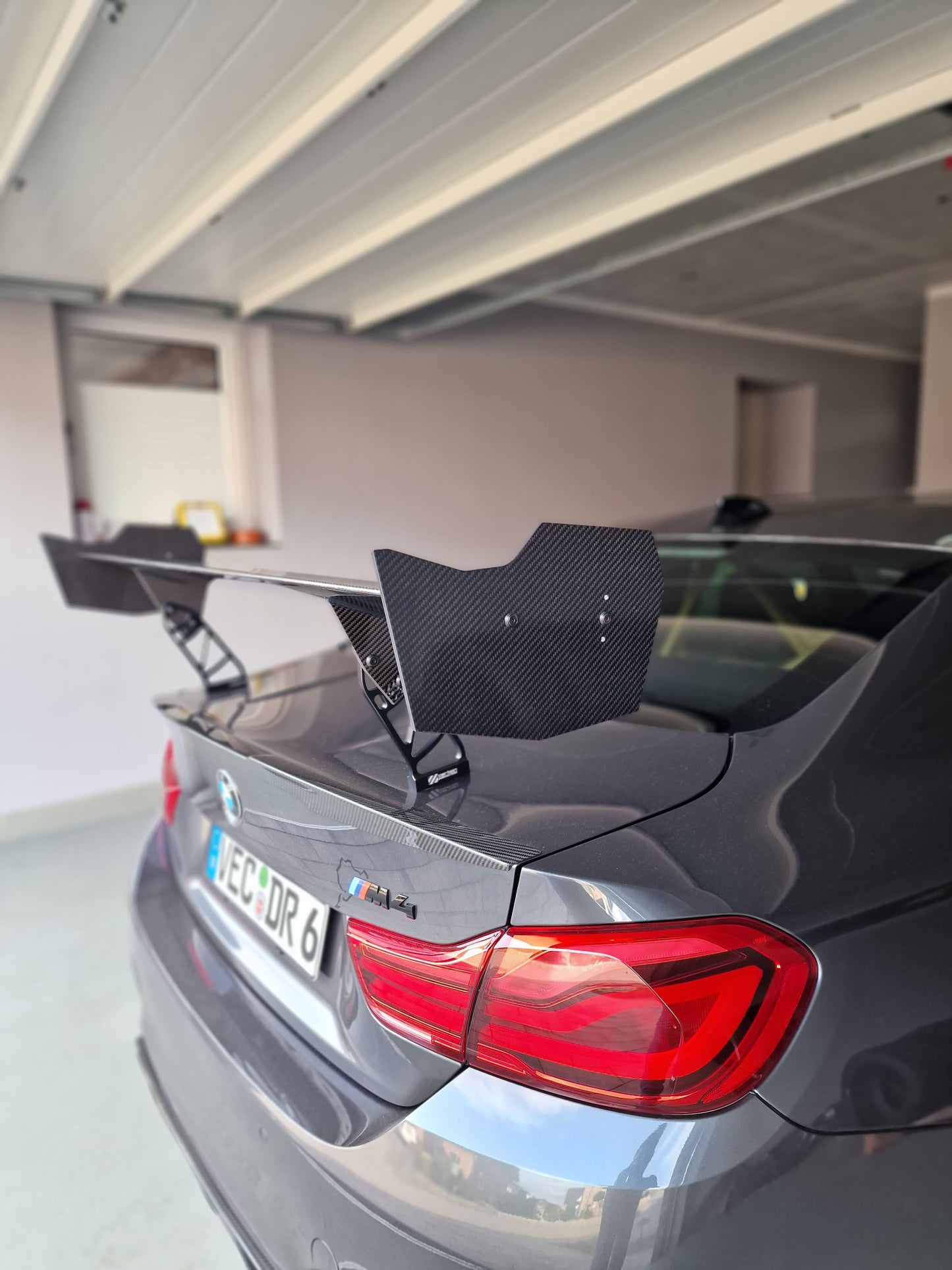 BMW M2/M3/M4 GT4 Carbon Sideplates für Burkhardt Motorsport Heckflügel