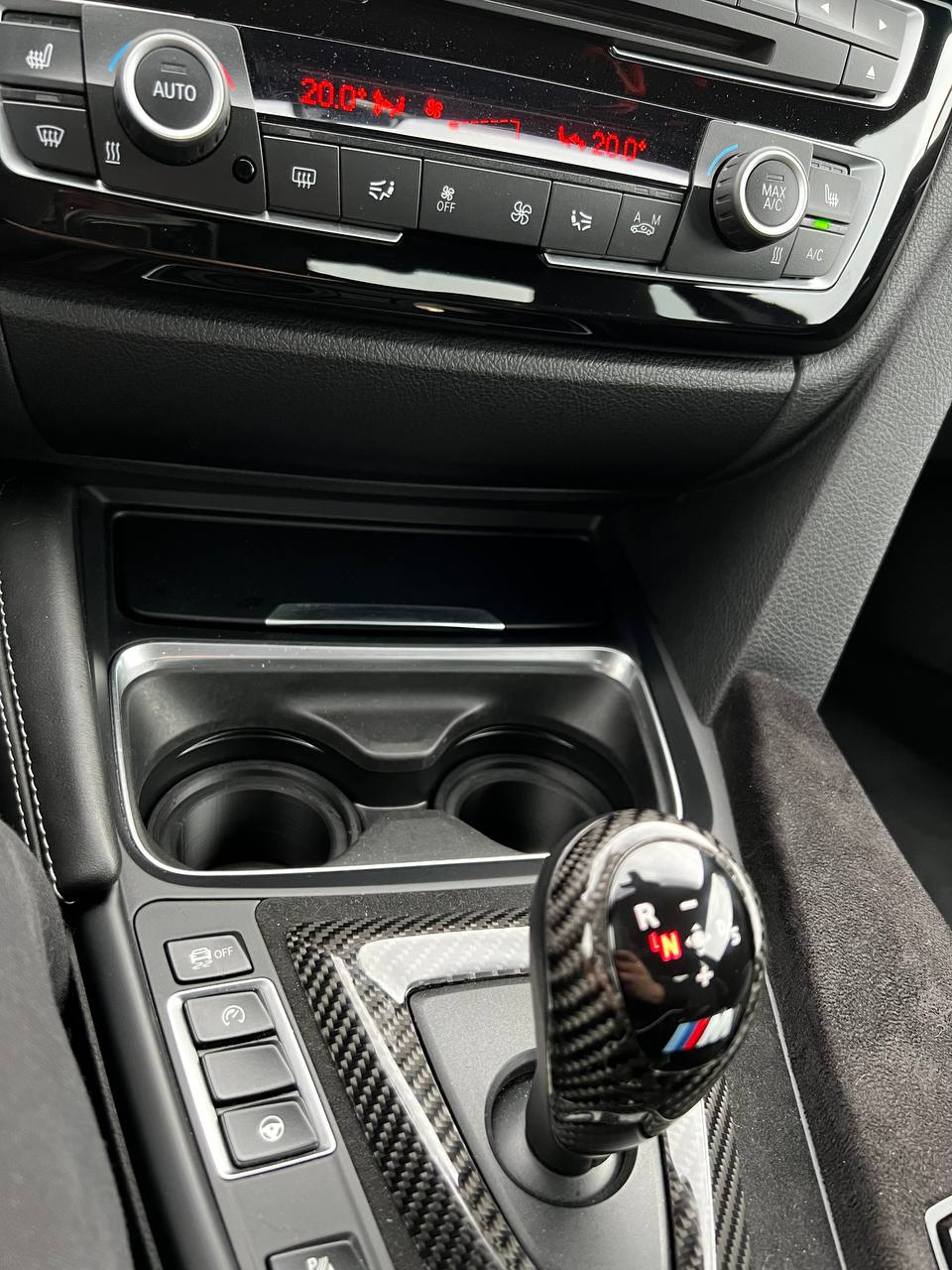 BMW F Reihe- Cupholderadapter für Redbulldosen 0,25