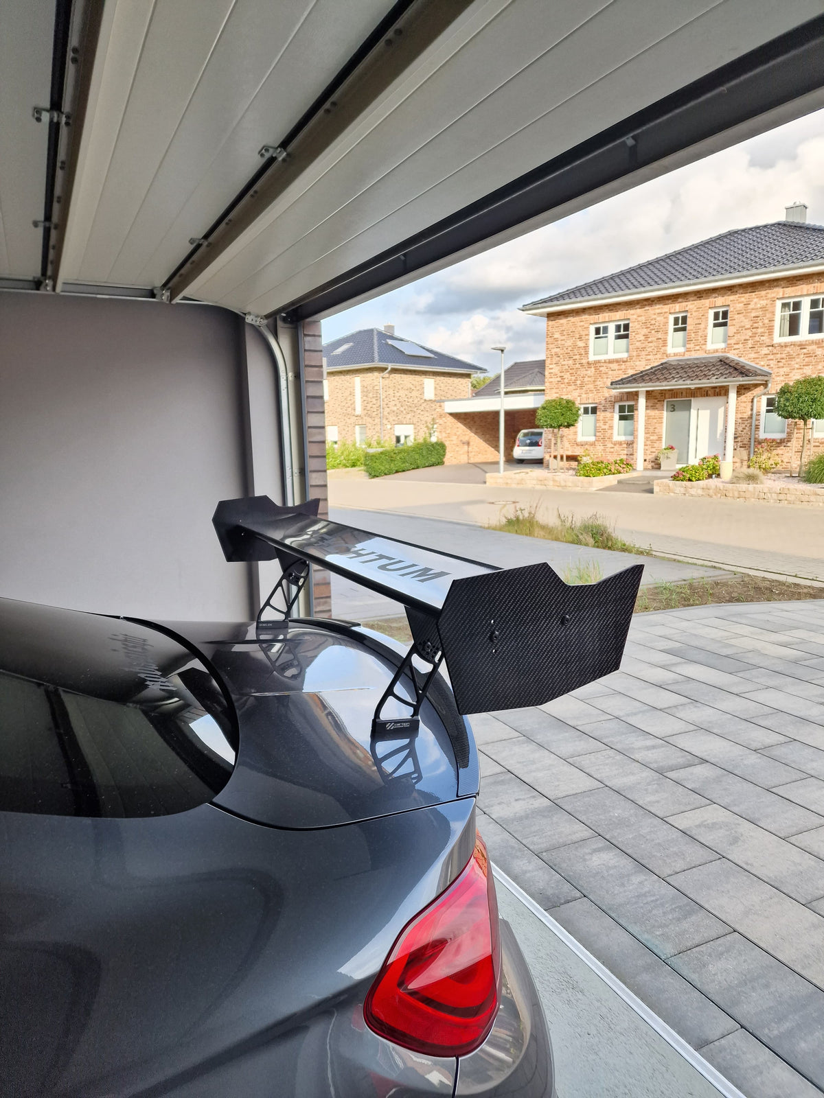 GT4-Design Carbon-Sideplates für BMS-Heckflügel