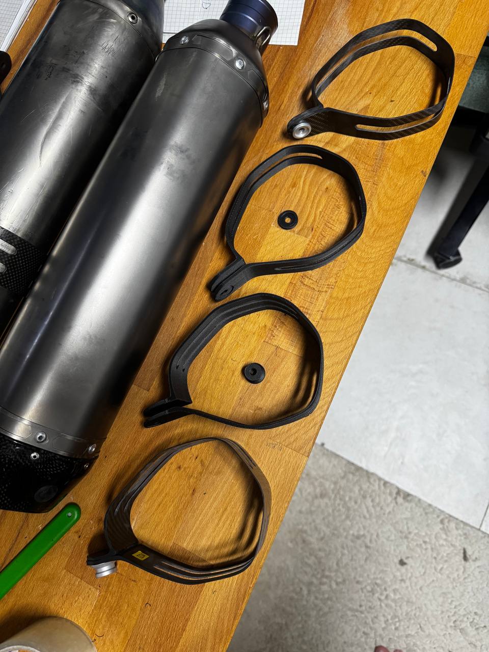 Auspuffschelle Akrapovic Hexagonal - Set für KTM EXC / Husqvarna FE